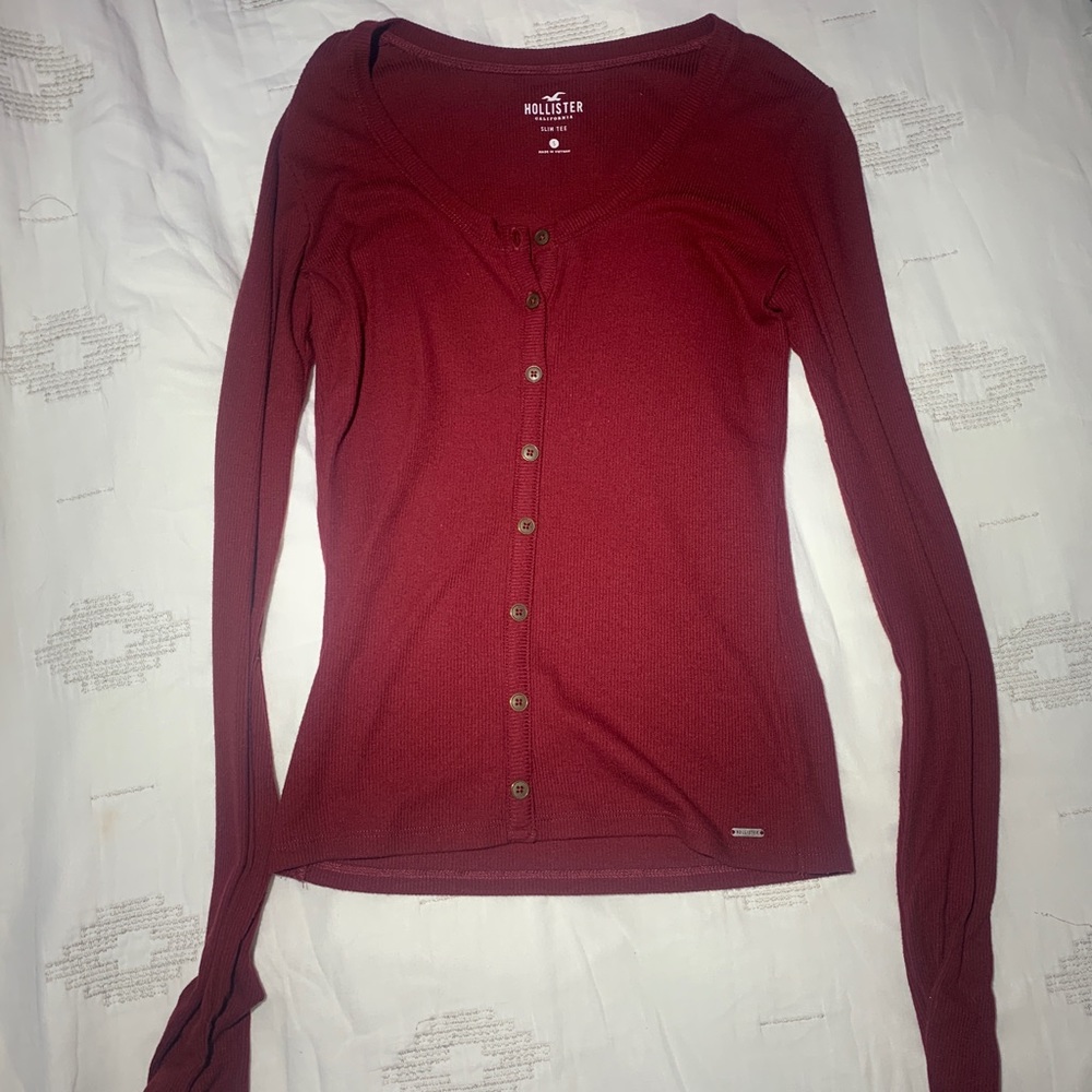 Hollister dark red slim tee